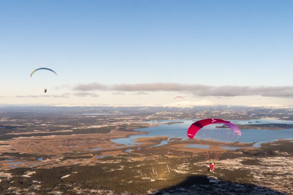 Paragliding from Storsnasen during a hike with Adventure with Jonas